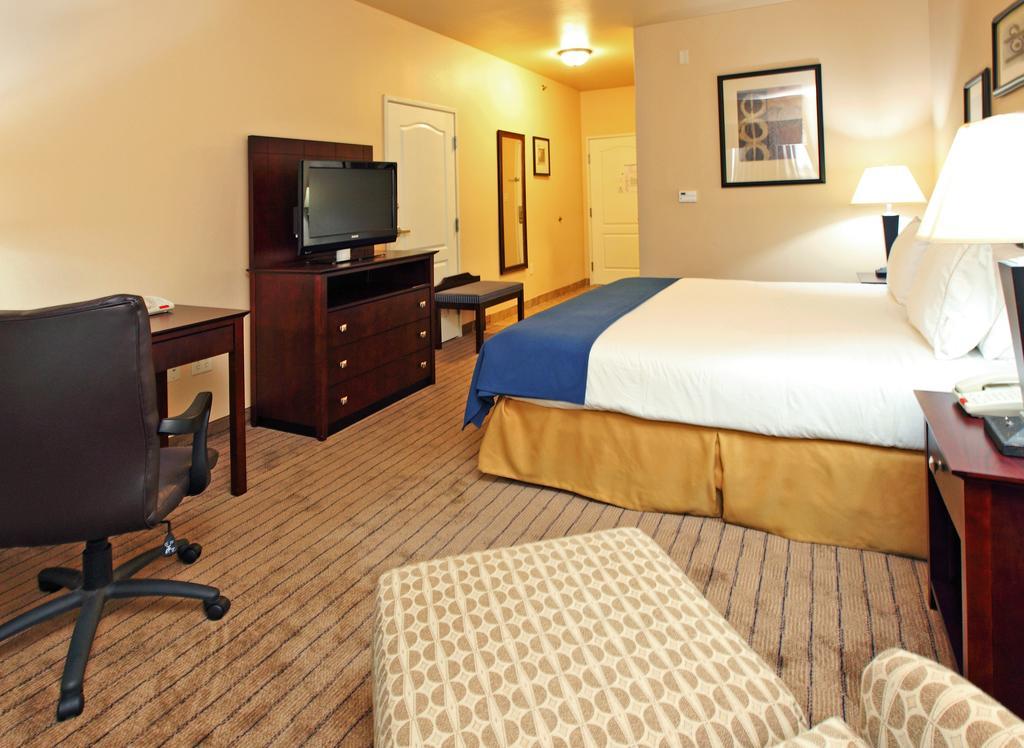 Holiday Inn Express Hotel & Suites Marshall By Ihg Quarto foto