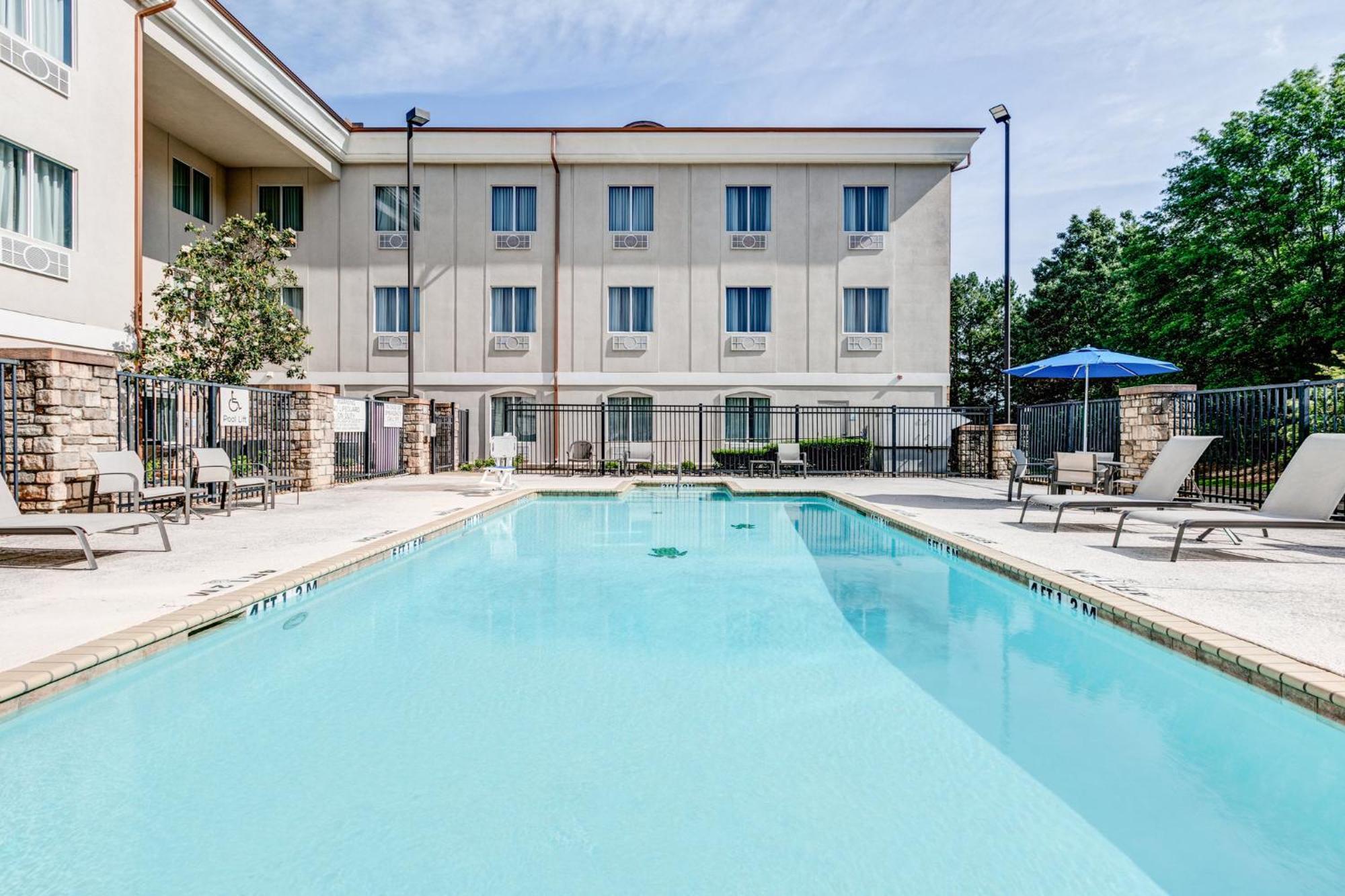 Holiday Inn Express Hotel & Suites Marshall By Ihg Exterior foto