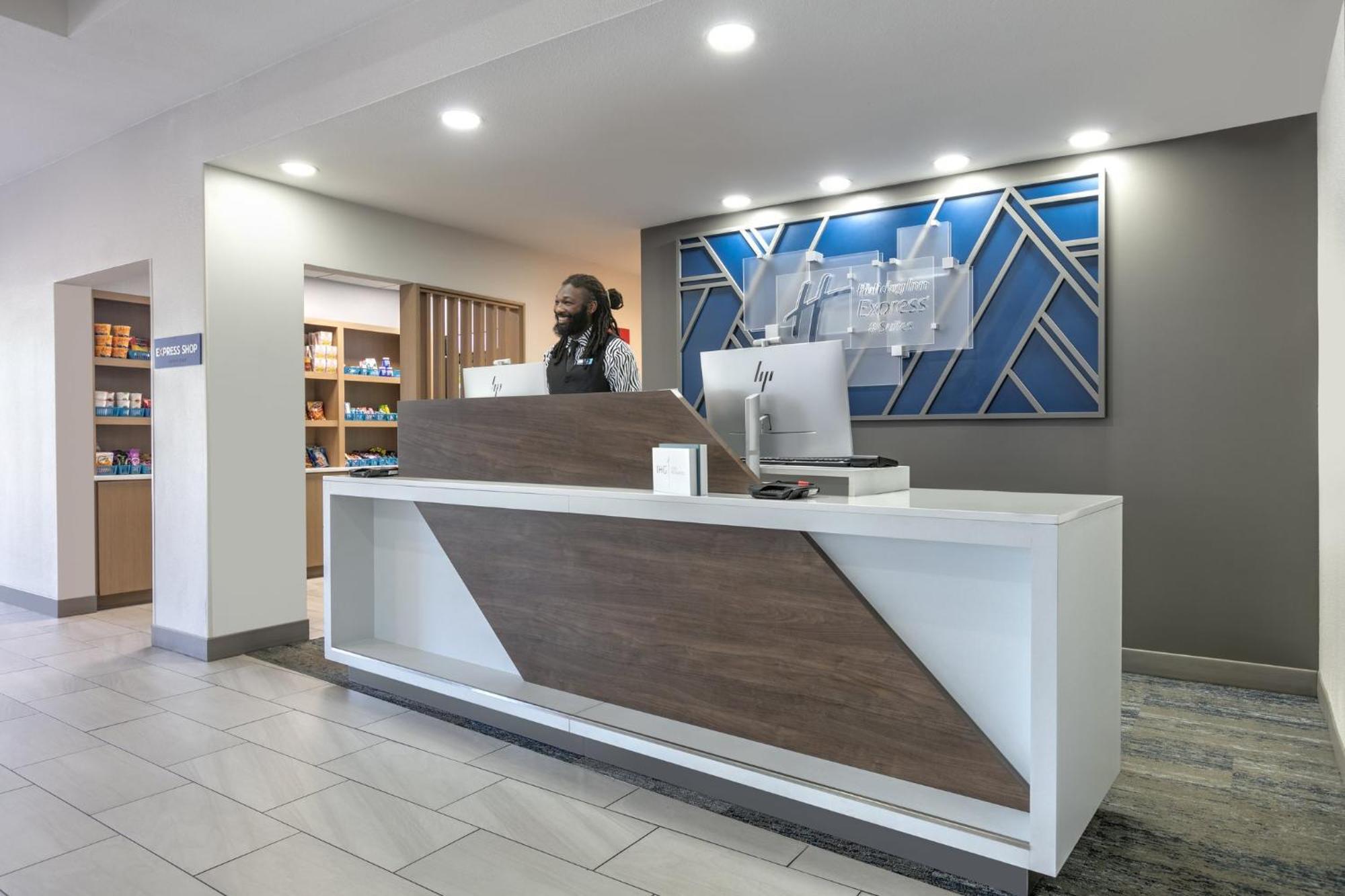 Holiday Inn Express Hotel & Suites Marshall By Ihg Exterior foto