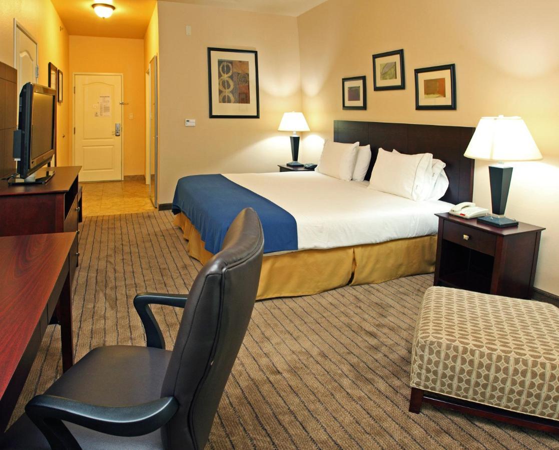 Holiday Inn Express Hotel & Suites Marshall By Ihg Exterior foto